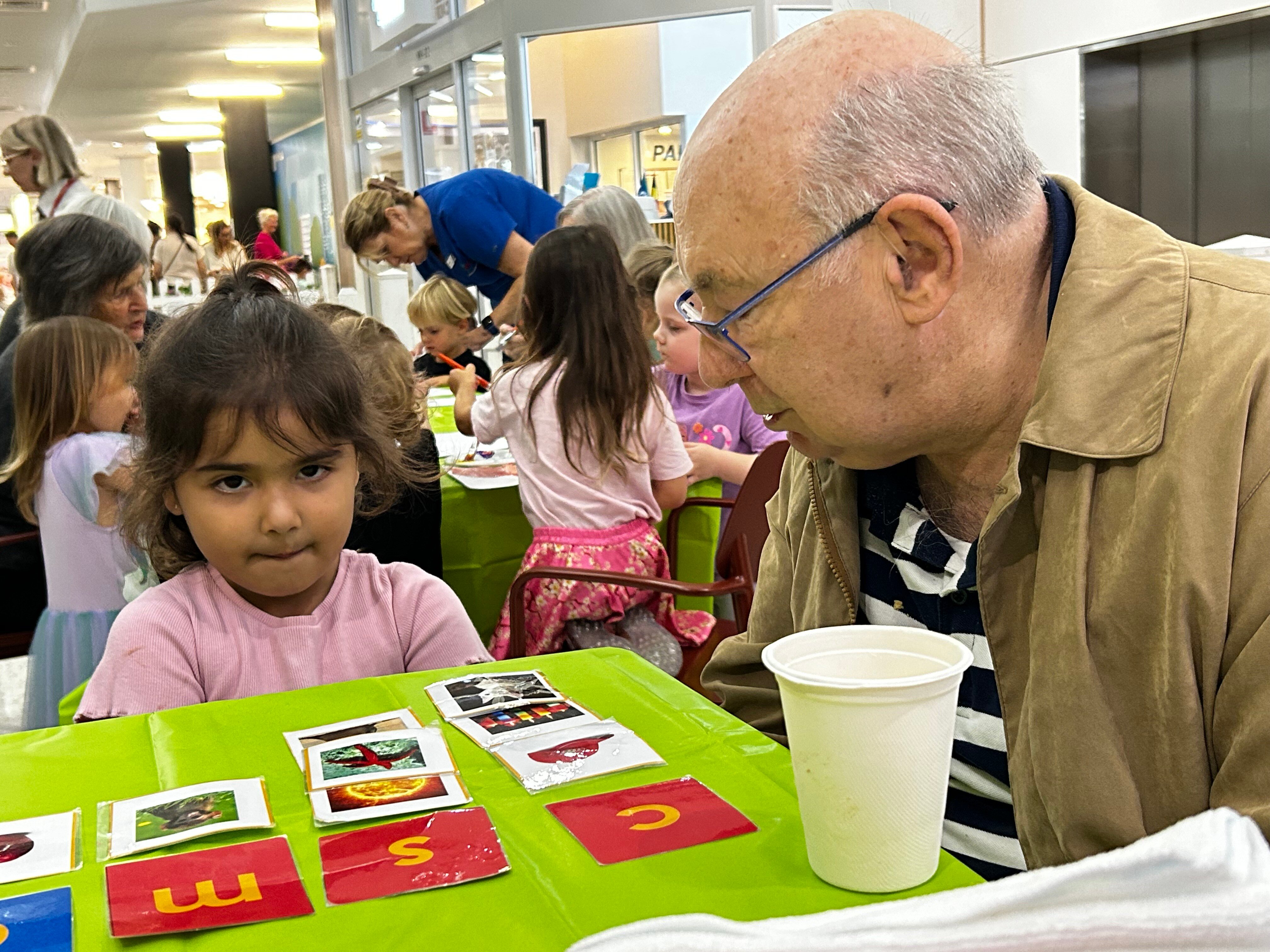 Intergenerational Marketown 180325 Graham and child do puzzle